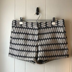 JOE FRESH B&W Flat Front Graphic Women’s Size 10 Shorts
